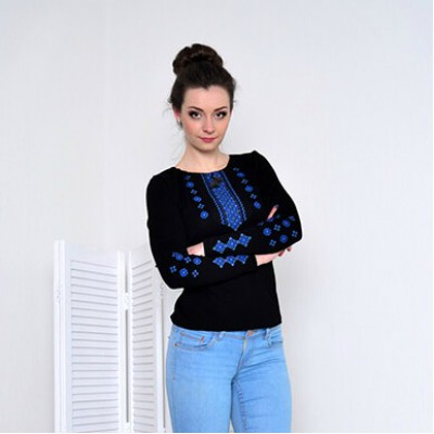 Embroidered t-shirt with long sleeves "Ornament" blue on black